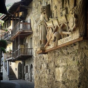 تفاصيل الفندق من الخارج