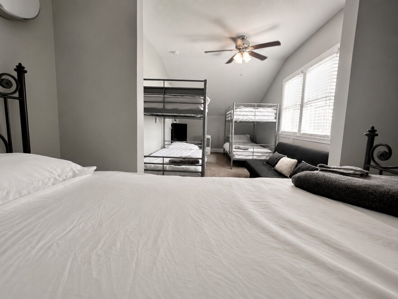 5 bedrooms, iron/ironing board, bed sheets