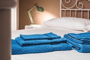 2 bedrooms, iron/ironing board, travel cot, free WiFi