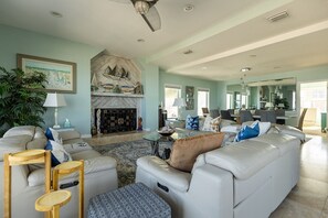 Smart TV, fireplace, table football, ping pong - Private Oceanfront Resort with Pool & Spa (Redington Shores)