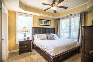 4 bedrooms, iron/ironing board, WiFi, bed sheets