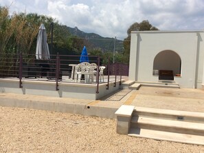 Terrace/patio - Embrace Nature's Beauty: Your Perfect Retreat Near  Santa Margherita Beach (Pula)