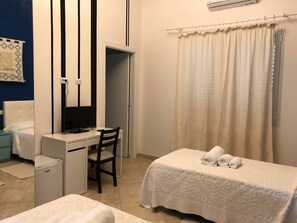 Room - Embrace Nature's Beauty: Your Perfect Retreat Near  Santa Margherita Beach (Pula)