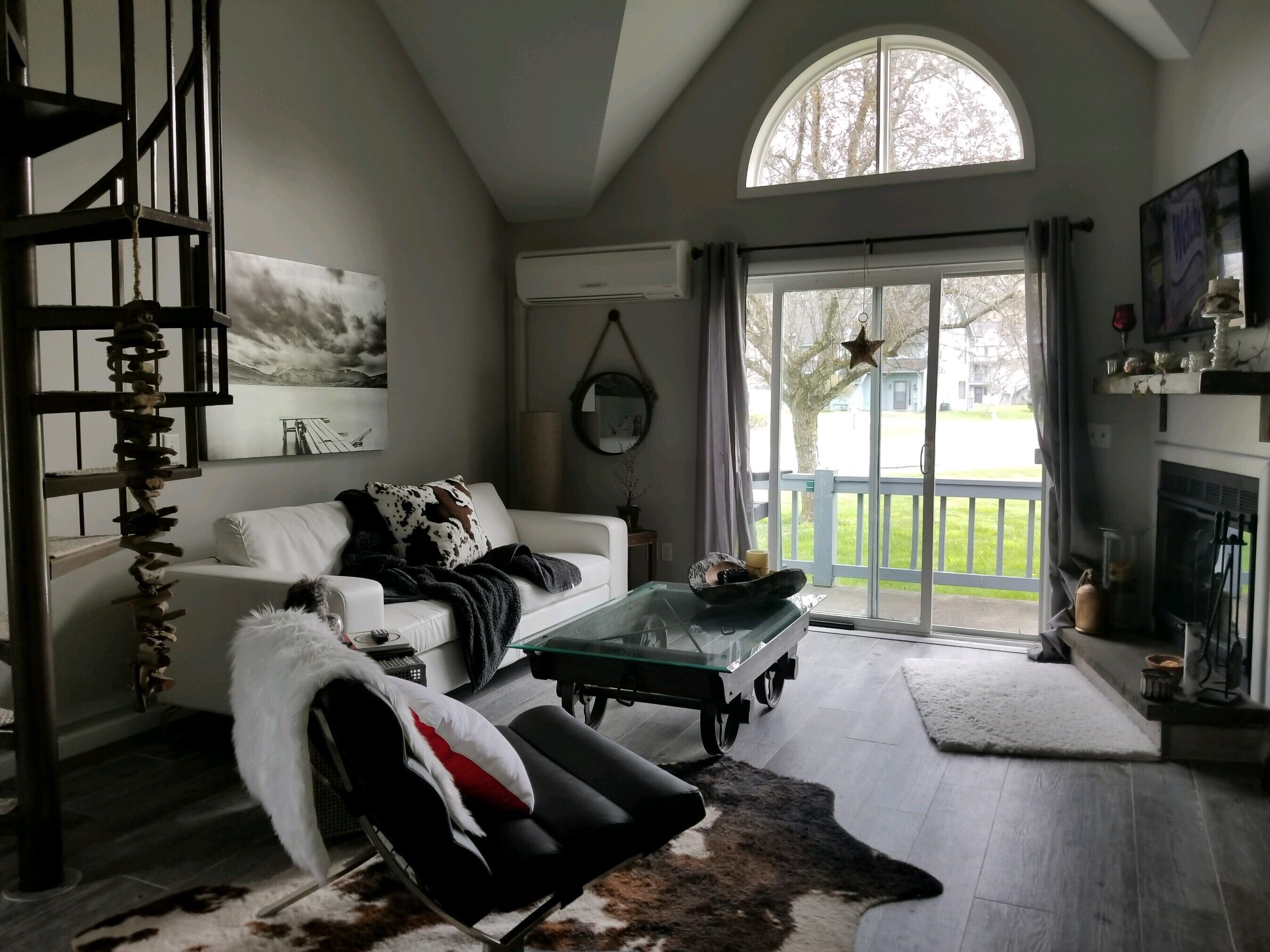 Beautiful Studio Condo with Murphy bed in Ellicottville walking distance to town