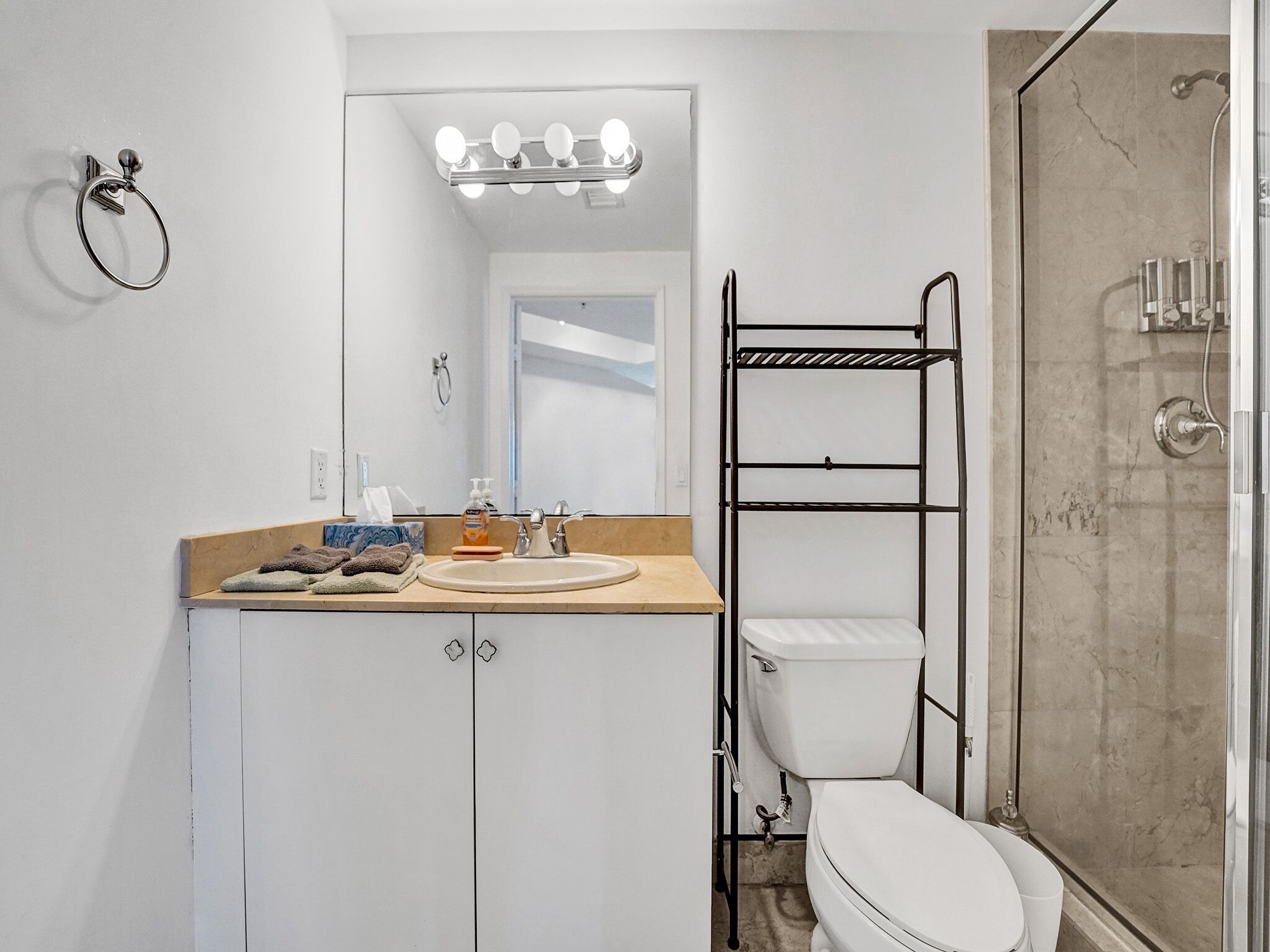 Promo Sunny Isles three bedrooms  2 baths