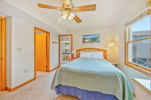 4 bedrooms, free WiFi, bed sheets - Semi-Oceanfront Dog Friendly w/ Hot Tub, Game Room, Community Pool and Tennis (Avon)