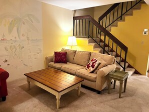 TV, DVD player, books - Winter Condo In Naples That Feels Like Home (Naples)