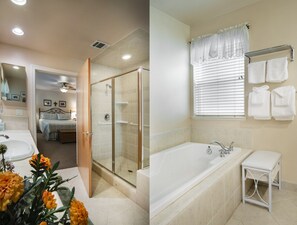 Bathtub, hair dryer, towels - (2A) The Terry Cabin at The Redwoods In Yosemite (Yosemite National Park)