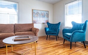 Living area - Nelson Inn - Heritage A (Sheridan)