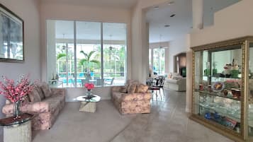Smart TV, fireplace, DVD player, books