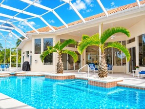 Pool & Hottub, grill, pool bath and outside shower, grill, plenty of lounge chairs and outside seating, covered porch, screened. Heat available for both.
 - 4BR Private Home, one floor, Heated Pool & Spa,Pet Friendly, New Smyrna Beach


 (NEW SMYRNA BEACH)