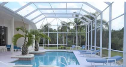 🌴🌹🐬Beach,Pool, Hottub,grill,gym, amenities beach chairs lounger,boogie boards