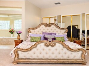 Master king bed, ensuite full bath. - Private h. pool & hot tub, one floor, sleeps 2 to 8 Pets ok New Smyrna Beach, FL (NEW SMYRNA BEACH)