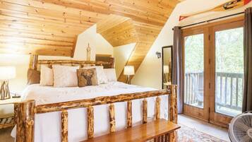 8 bedrooms, desk, iron/ironing board, travel crib