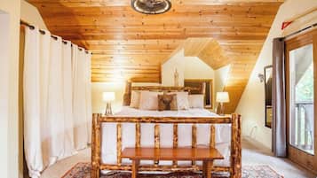 8 bedrooms, desk, iron/ironing board, travel crib