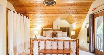 Moose Lodge Log Cabin and Chalet w/ Hot Tub sleeps 16