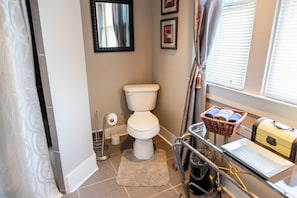 Secador de pelo y toallas