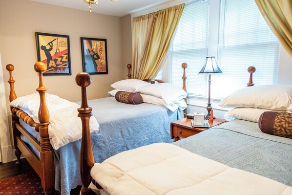 1 slaapkamer, een strijkplank/strijkijzer, beddengoed