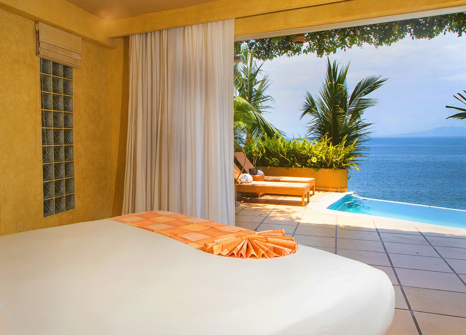 3 BR Private, Staffed Villa with pool and amazing views on Los Muertos Beach