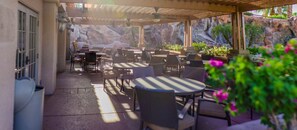 Outdoor dining - Walking Distance from Coachella and Stagecoach festivals (Indio)