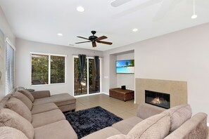 TV, fireplace - Walking Distance from Coachella and Stagecoach festivals (Indio)