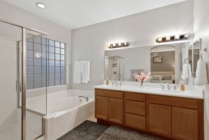 Hair dryer, towels - Walking Distance from Coachella and Stagecoach festivals (Indio)