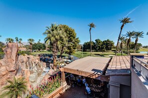 Outdoor dining - Walking Distance from Coachella and Stagecoach festivals (Indio)
