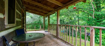Hearts Bursting with Love Romantic Creekside Retreat!!