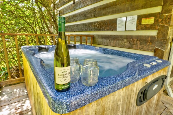 Outdoor spa tub