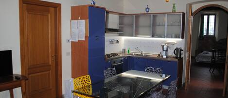 Frigorifero, microonde, forno, tostapane