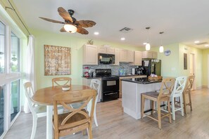 Fridge, oven, stovetop, coffee/tea maker