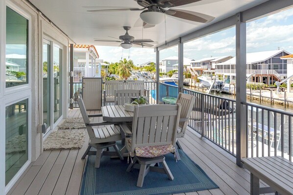 Outdoor dining