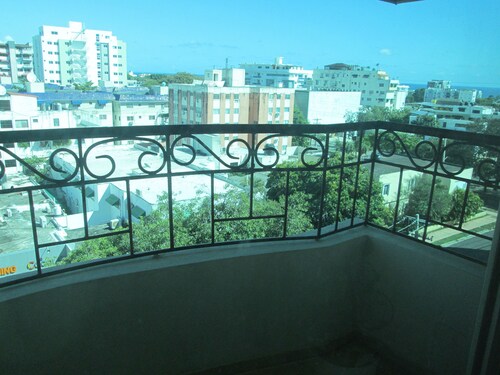 Sunny furnished condo in S. D., D.R., sleeps up to 5 (3 Beds), 3 1/2 BA, Gazcue