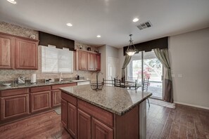 Fridge, microwave, oven, stovetop - Fantastic Gilbert Location with Lovely HEATED/CHILLED Pool and Spa on Greenbelt! (Gilbert)