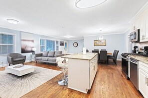 Interior - The Ultimate Retreat Sleeps 16, Fun & Relaxation (Decatur)