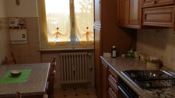 Kühlschrank, Mikrowelle, Ofen, Toaster