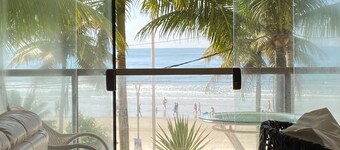 Apt di fronte alla spiaggia delle Asturie. Piede nella sabbia. Adatto per 8 ospiti.