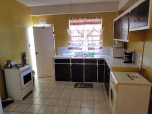 Fridge, microwave, stovetop, dishwasher