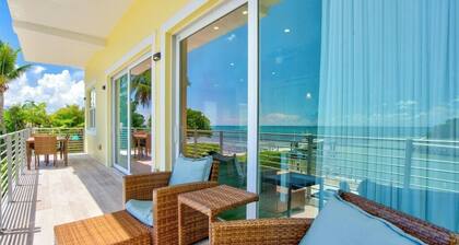 P87 - Modern 4 bedroom, 4 bath home on open water in Sombrero Beach!