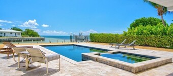 P87 - Modern 4 bedroom, 4 bath home on open water in Sombrero Beach!