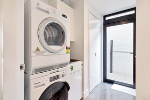 Executive House, 3 Bedrooms | Laundry