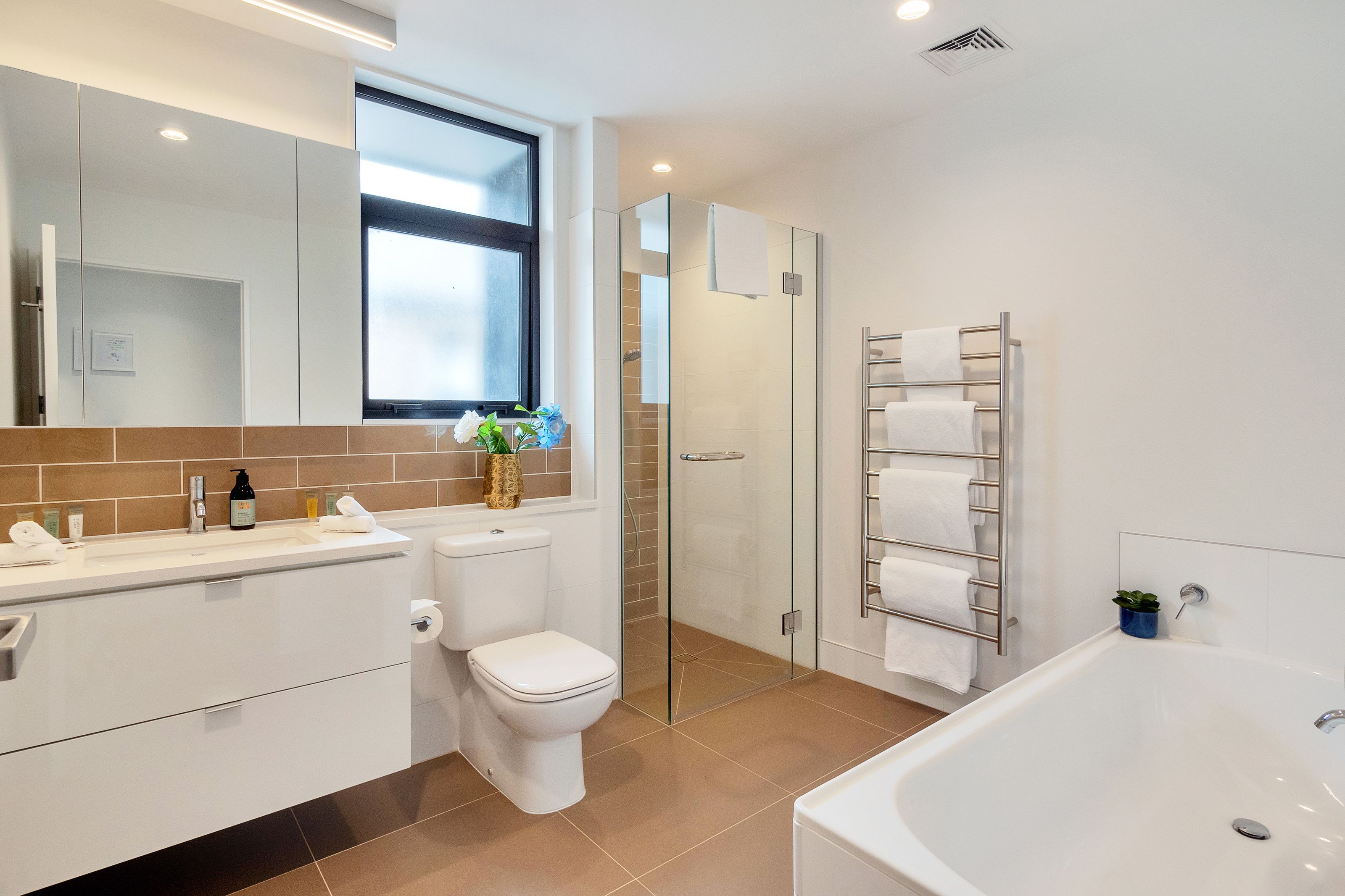 Executive House, 3 Bedrooms | Bathroom | Free toiletries, hair dryer, heated floors, towels