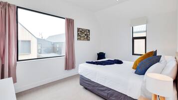 Executive House, 3 Bedrooms | 3 bedrooms, premium bedding, individually decorated