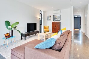 Executive House, 3 Bedrooms | Living area