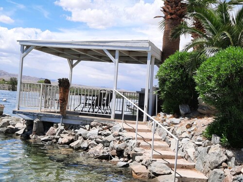 WATERFRONT,PRIVATE BOAT RAMP,SANDY BEACH ,GATED COMMUNITY,  3.5 bedrooms, 2 bath