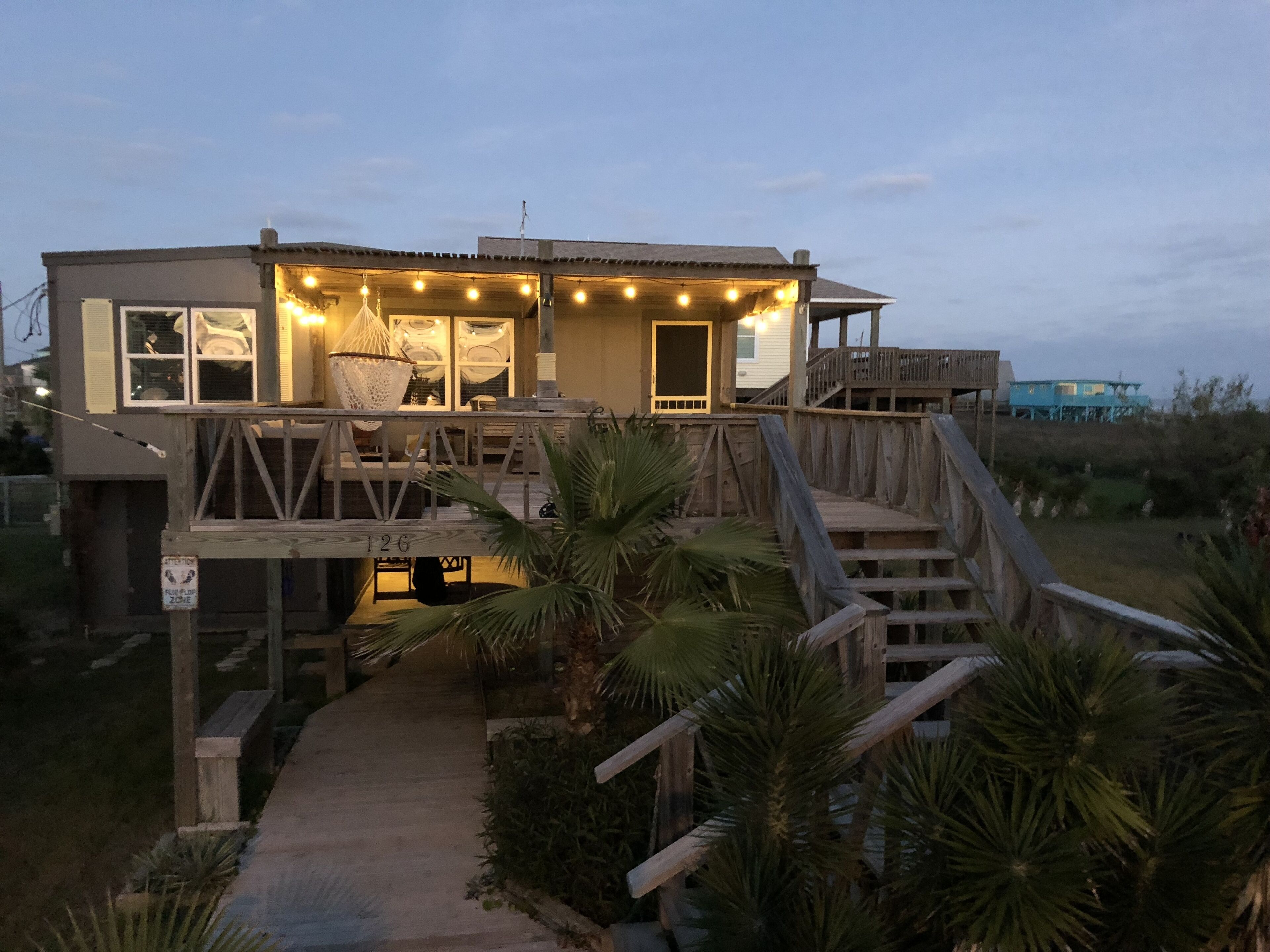Beach Hideaway-GR8 Patios & MaRgArItA-ViEwS. Come enjoy a weekend getaway! HGTV!