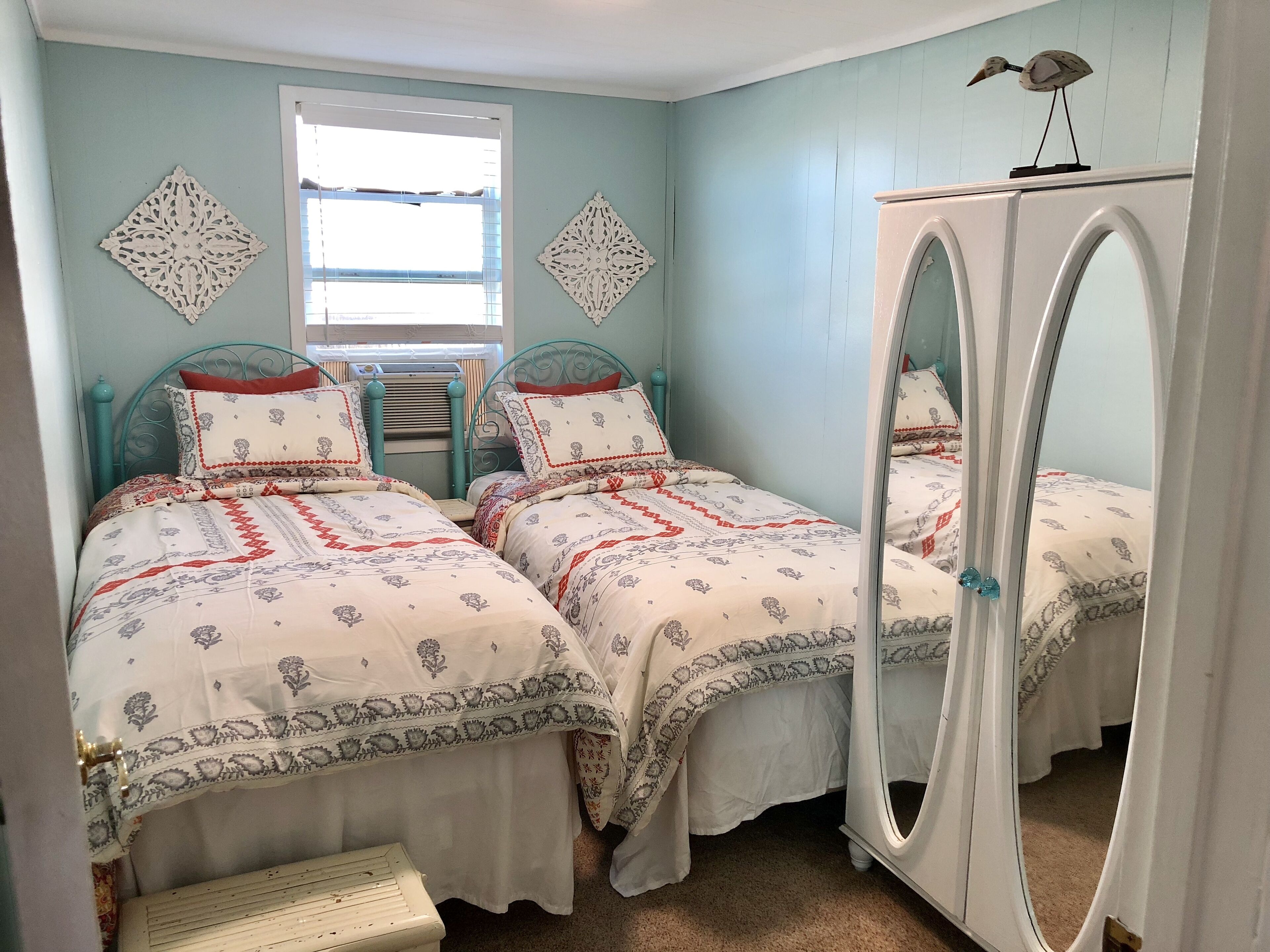 Beach Hideaway-GR8 Patios & MaRgArItA-ViEwS. Come enjoy a weekend getaway! HGTV!