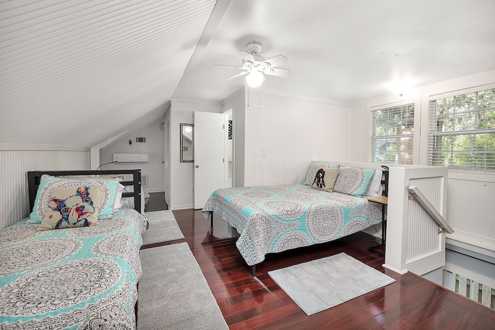 Cottage | Sleeps 8 | Pet Friendly | Walk To Pier Village + Park - Flórida