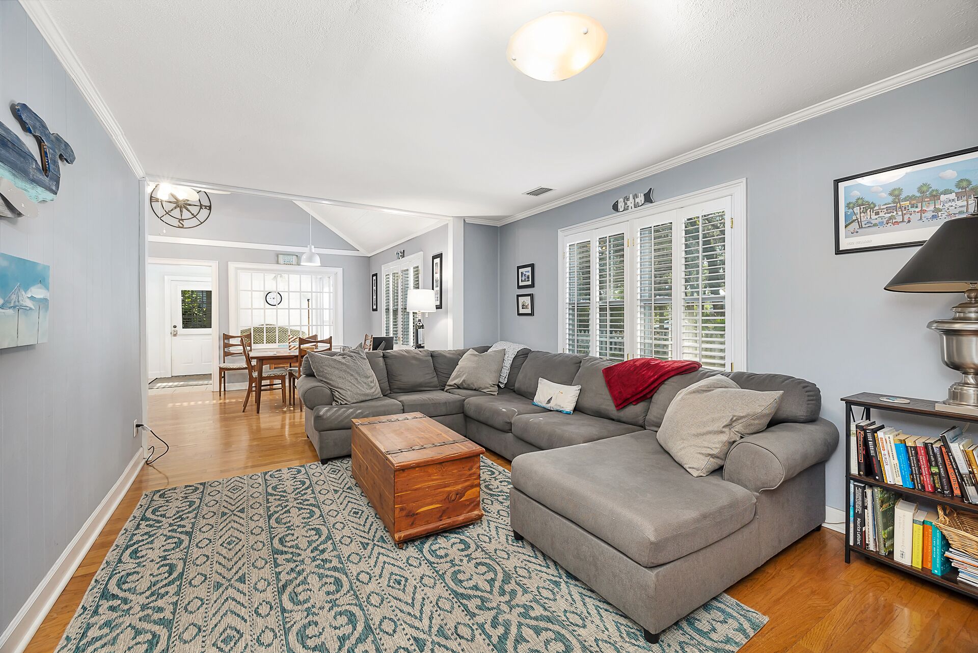 3BR, 3BA Cottage, Walk to Pier Village + Park, Pet Friendly, Sleeps 8!