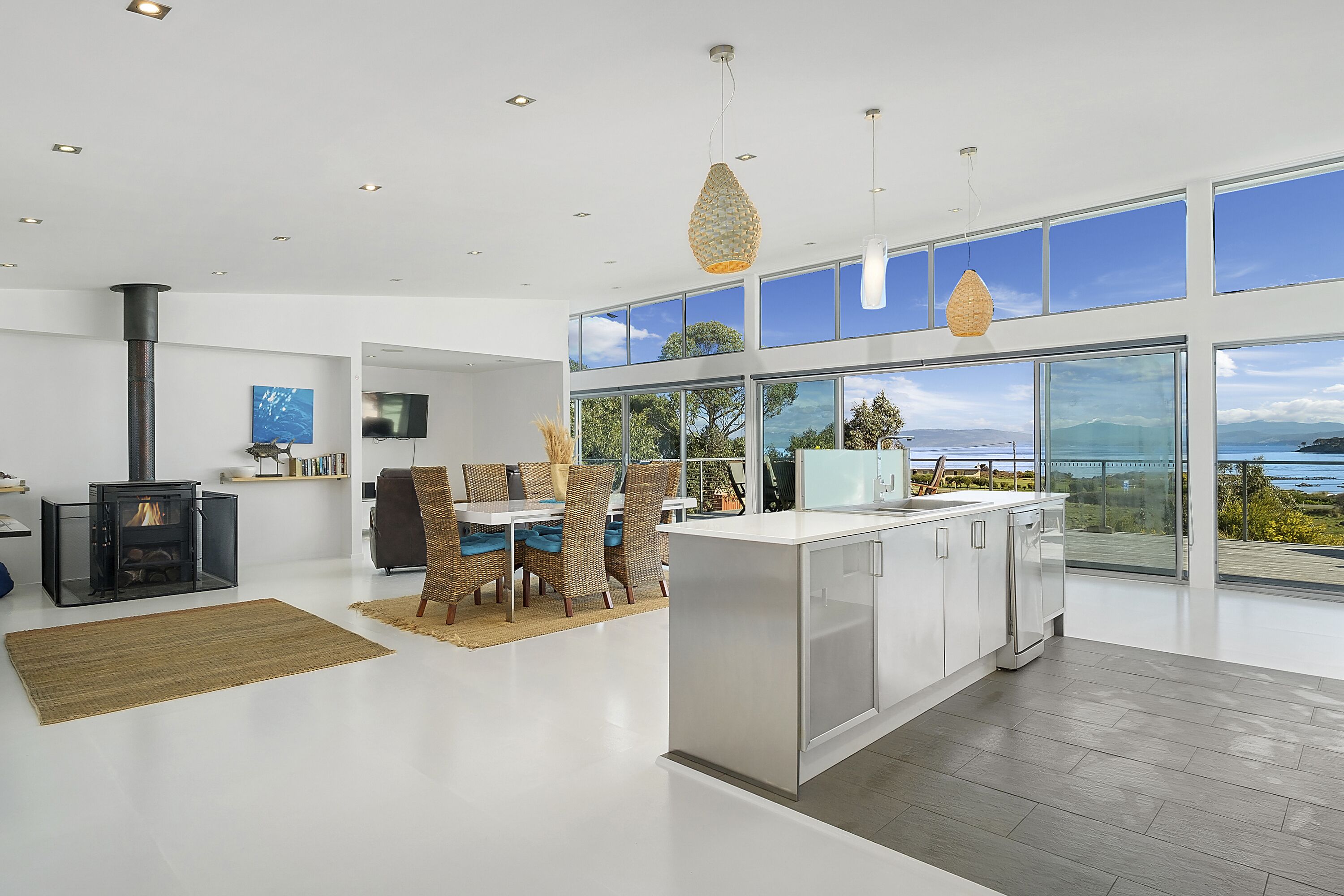 Sunset Bay Escape- A spectacular place to unwind with a loved one or friends — image 5